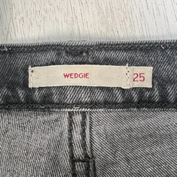 Levi's Premium Fray High Rise Button Fly Wedgie Black Gray Jeans Ankle Crop - Picture 3 of 6